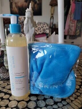 Duo Kit Non Negotables by SKINN Facial Cleanser w/ Reusable Makeup Remover Cloth